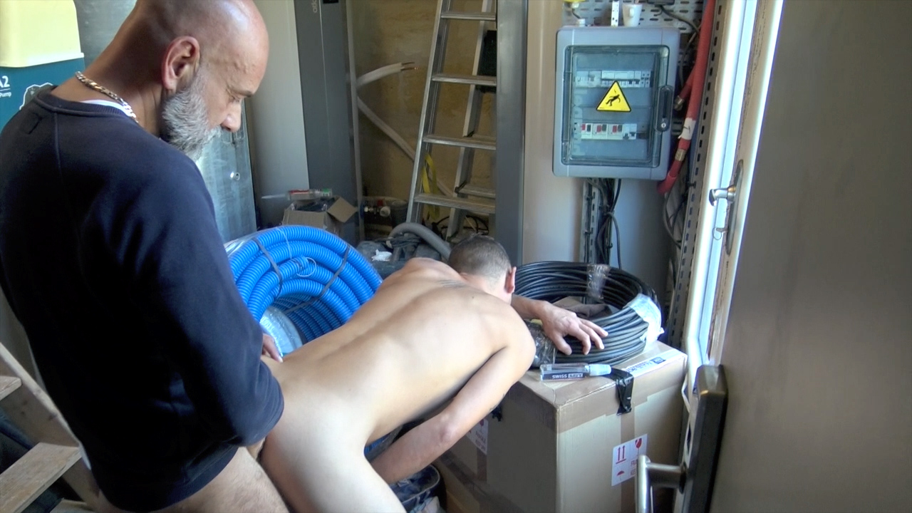 Le Cinquantenaire à grosse teub baise NickSpears